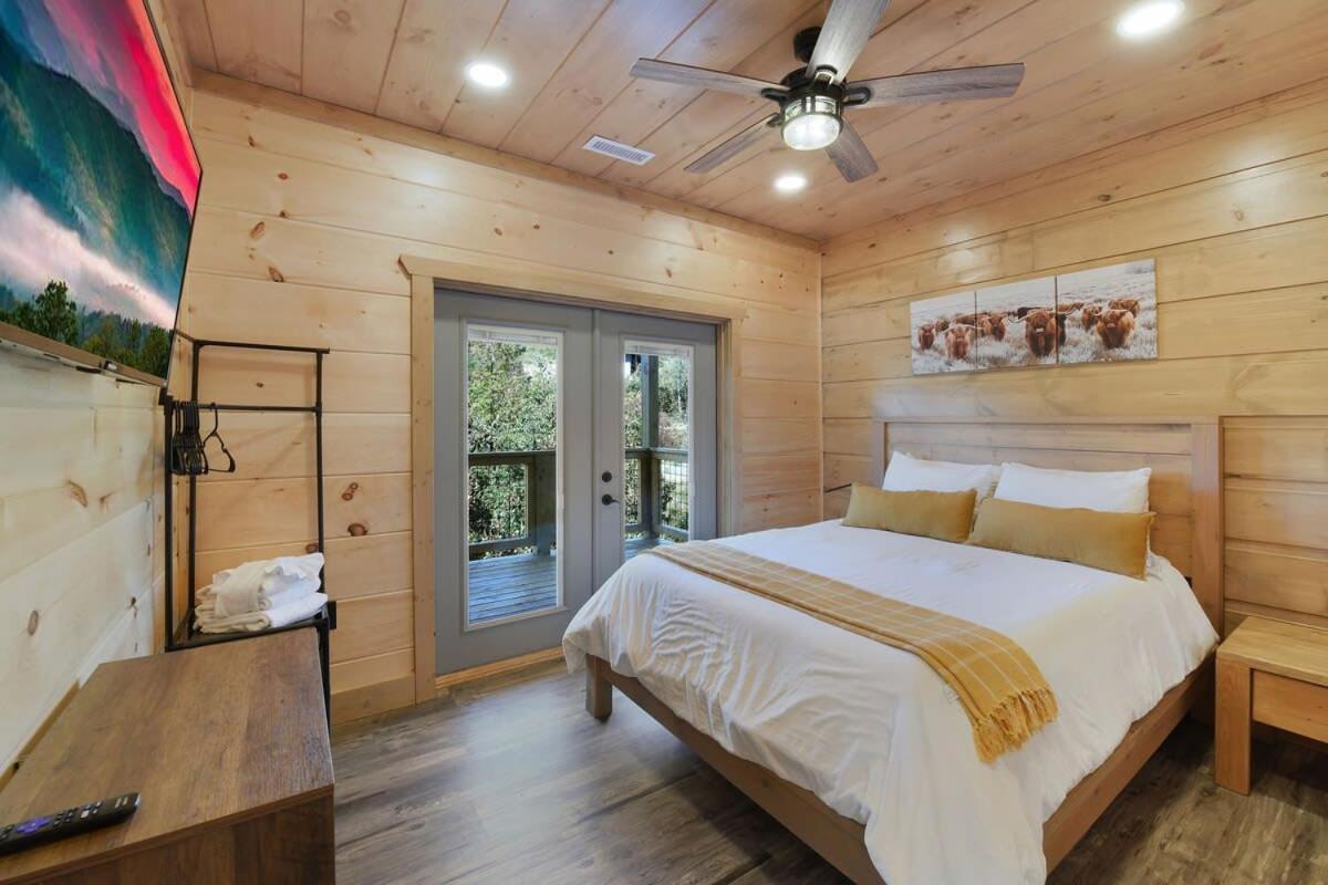 Big Bear Shack - Handicap Accessible & Dog Friendly Gatlinburg Exterior foto